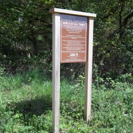 Bowman b information sign