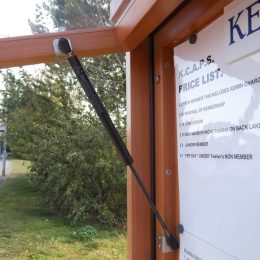 Freestanding recycled plastic notice board gas strut