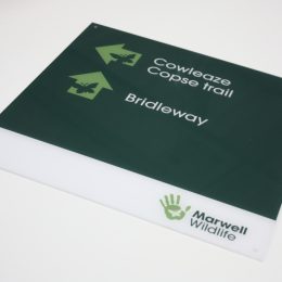 Polycarbonate waymarking print