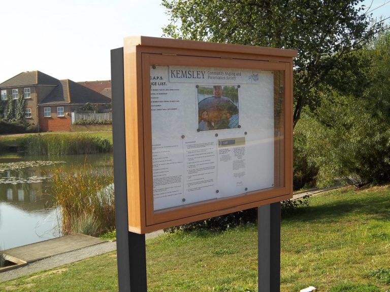 Recycled plastic notice board – freestanding