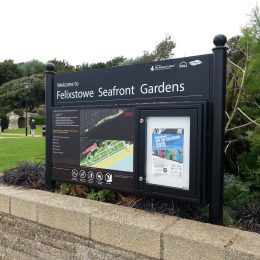 Richmond metal combination display