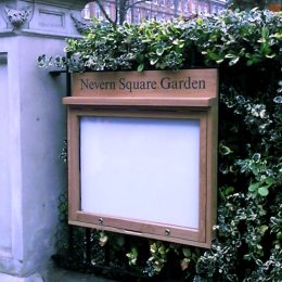 Wallmounting hardwood notice board
