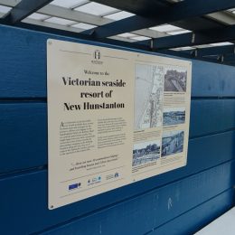 Wallmounting information plate