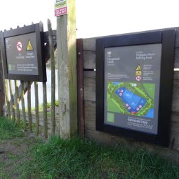 Wallmounting interpretation wood panel