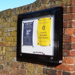 Wallmounting notice board