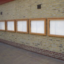 Wallmounting recycled plastic information board