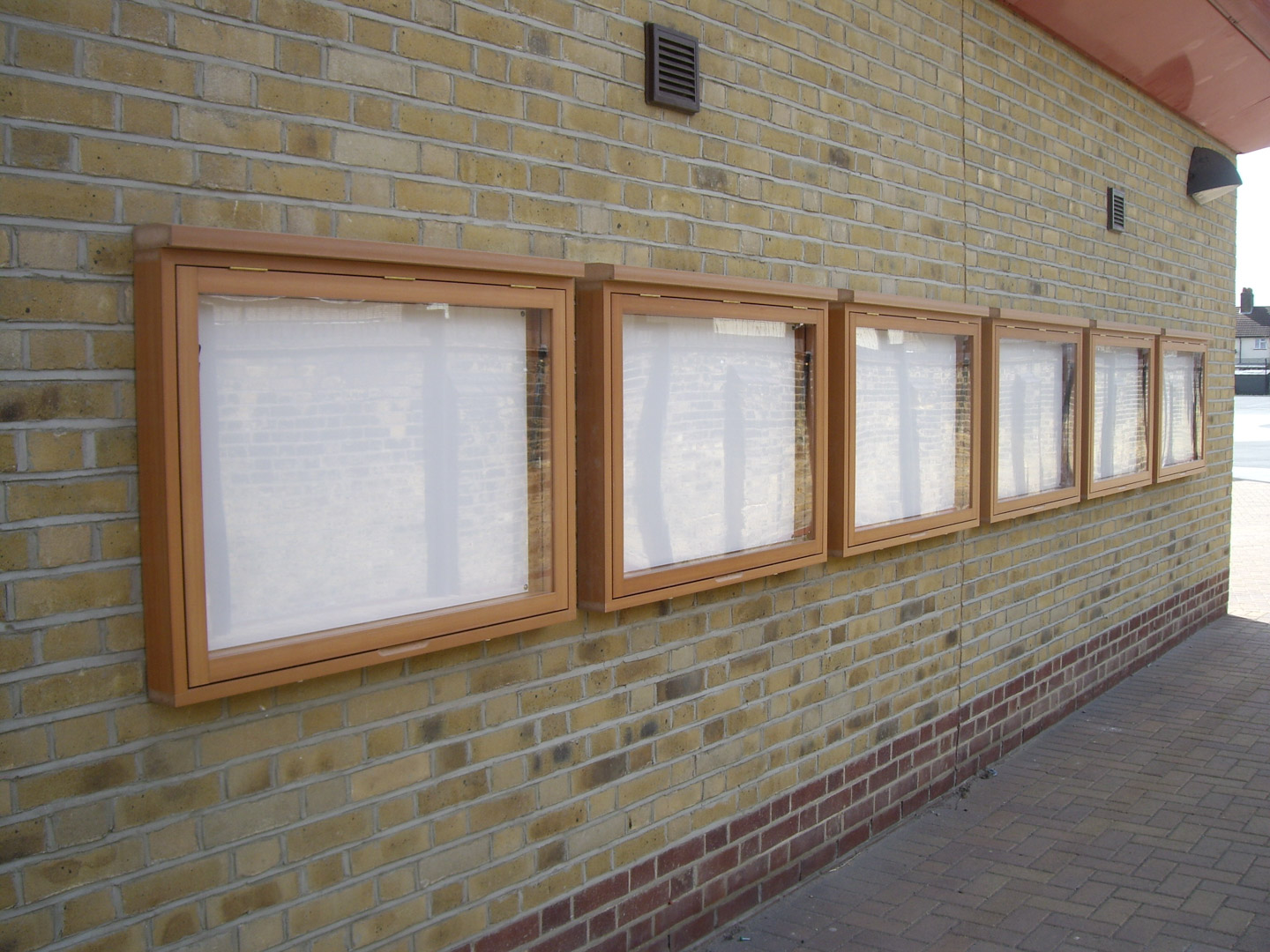 Wallmounting notice board – recycled plastic
