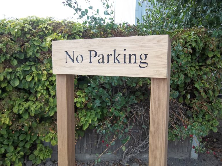 Woodsman™ vehicle warning sign