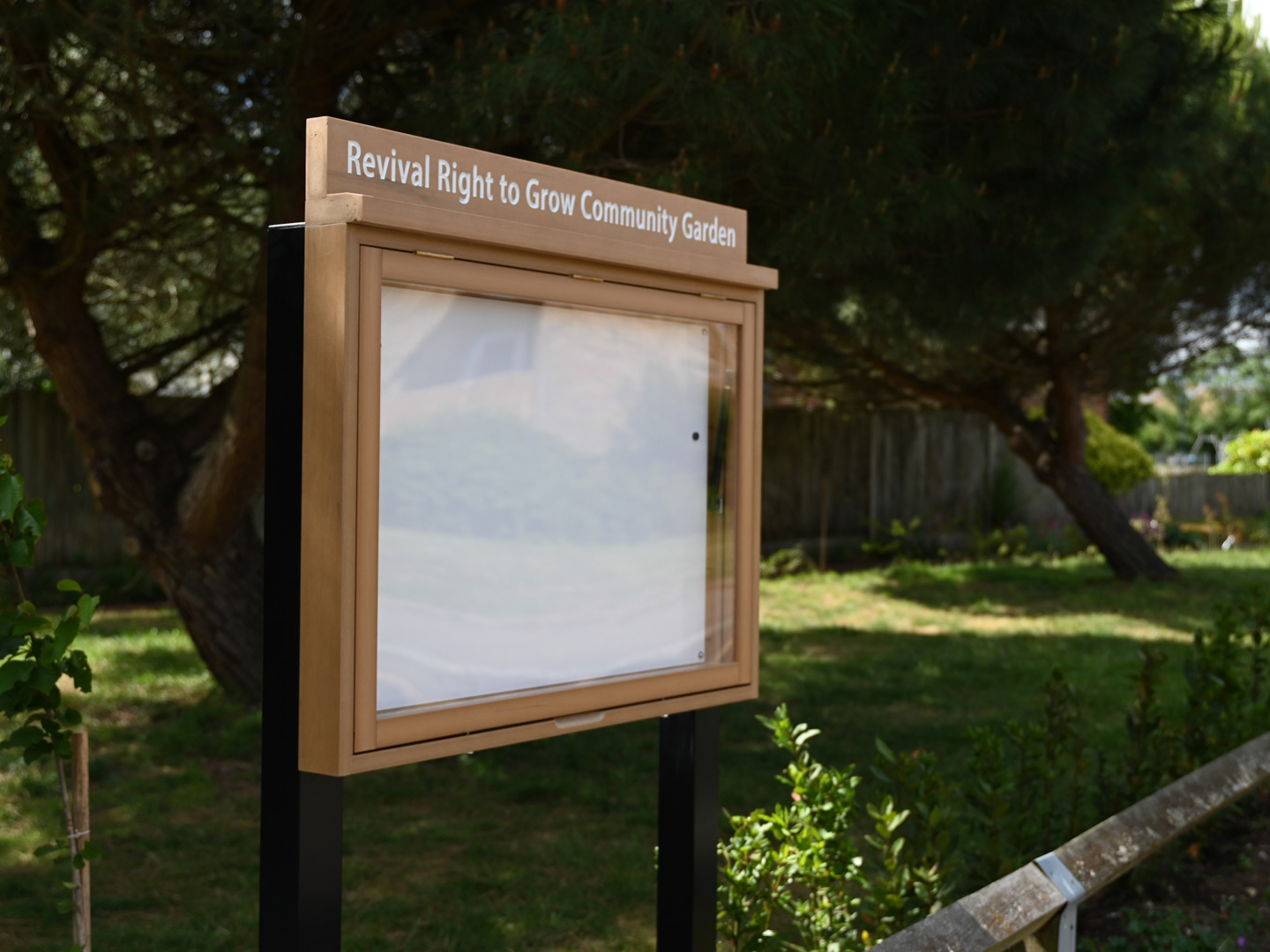 Recycled plastic notice board – freestanding