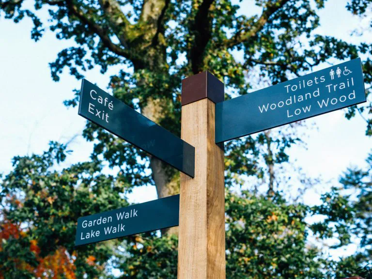 Grenadier™ fingerpost