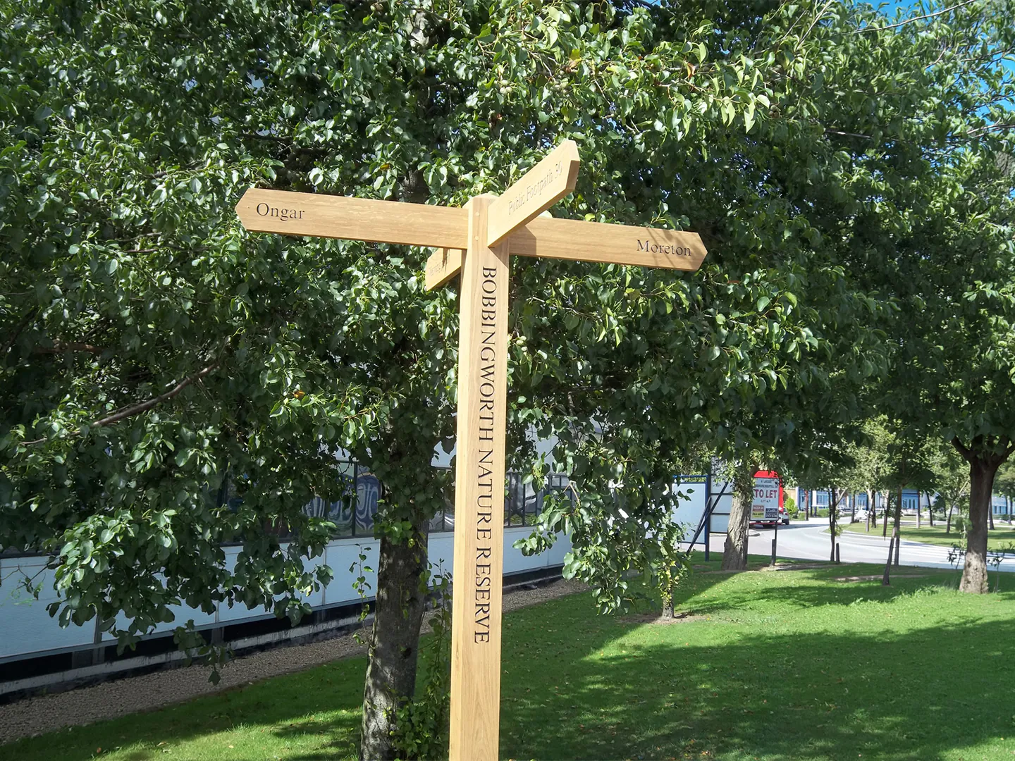 Rustic fingerpost – oak