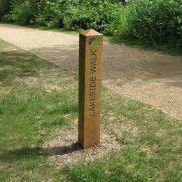 Waymarking oak post